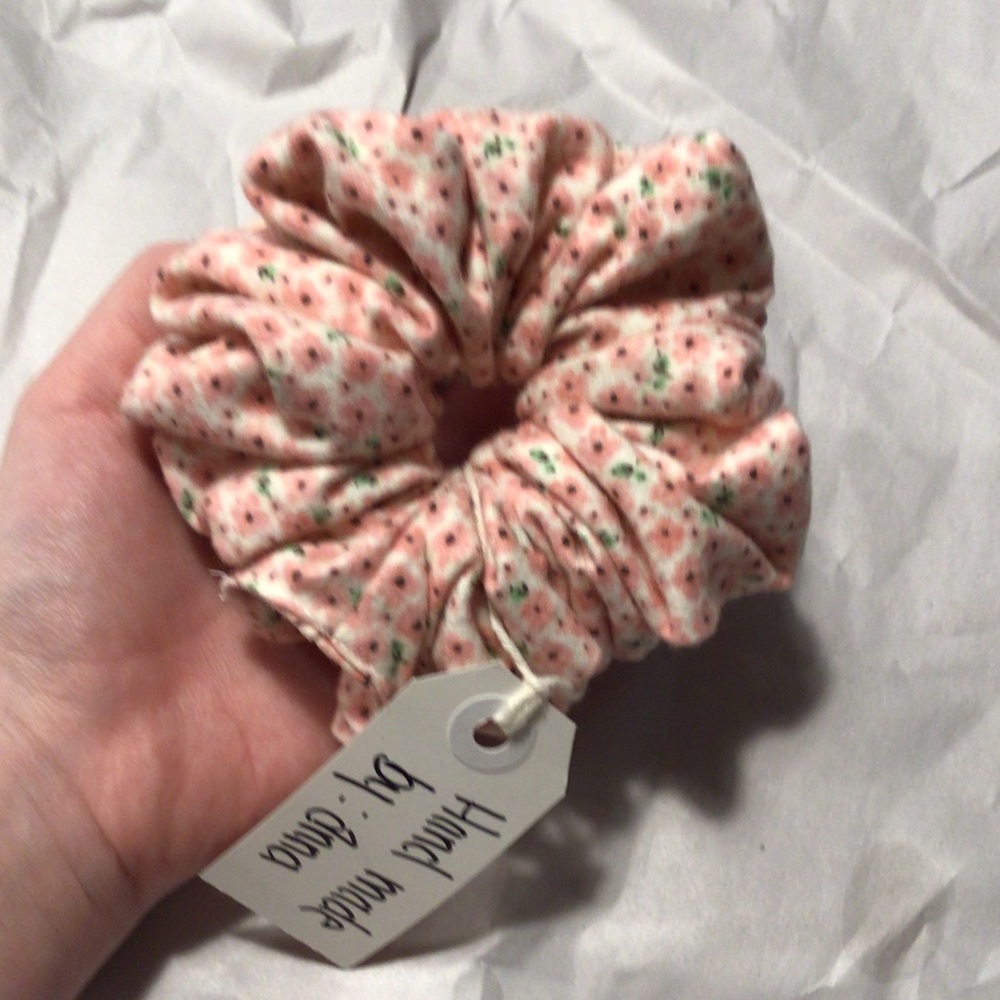 Handmade🧸luxurious hair scrunchies: 1pc - Picture 3 of 3